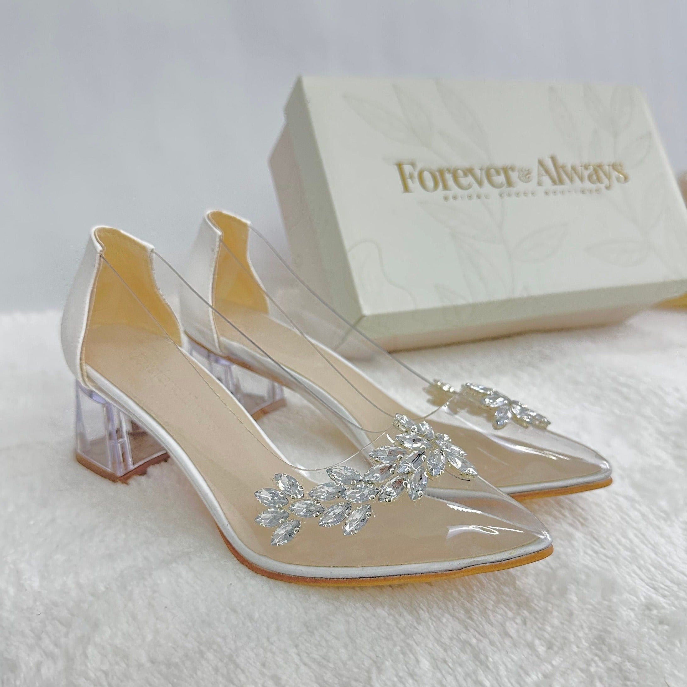 YEAHSO Low Heel Sandals, Star Crystal Butterfly Transparent Women's High  Heels Jelly Office Ladies Shoes Summer Slingback High Heels Wedding Shoes  Bridal (Color : Clear, Size : 42 EU) : Buy Online