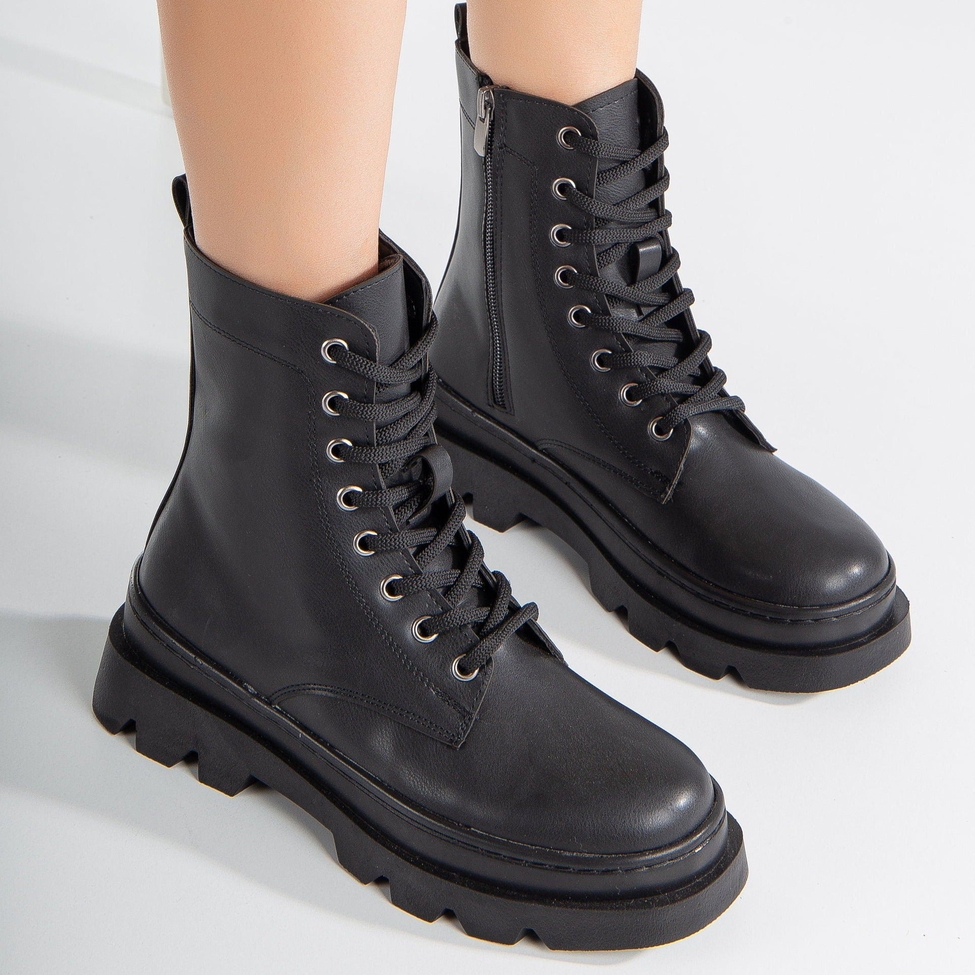 Lace-Up High Ankle Combat Boots Black │ D+AF Official Online Shop